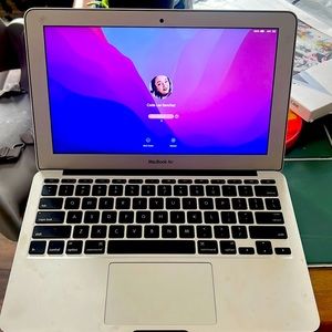 2015 11’ MacBook Air.